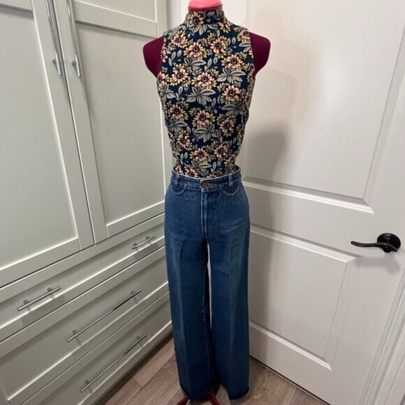 Other - MEET THE POSHER!